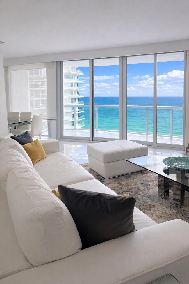 Building Photo - 16425 Collins Ave