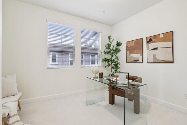 Building Photo - Beautiful Corner-Unit Townhome Near Downtown – 4 Bed | 3 baths