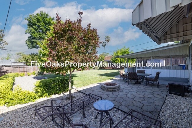 Building Photo - 102 Grenoble Way