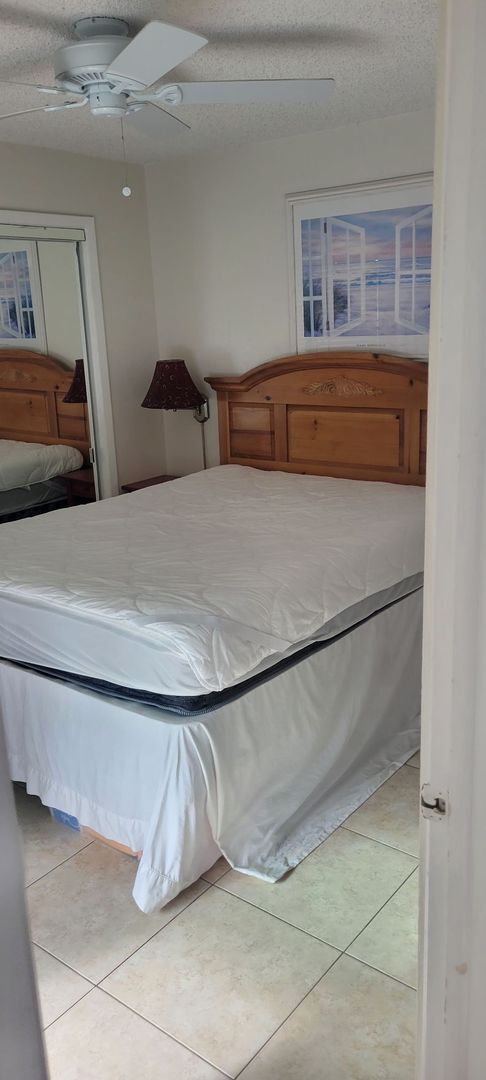 Building Photo - Furnished or Unfurnished 1 Bed Steps from Mad Beach