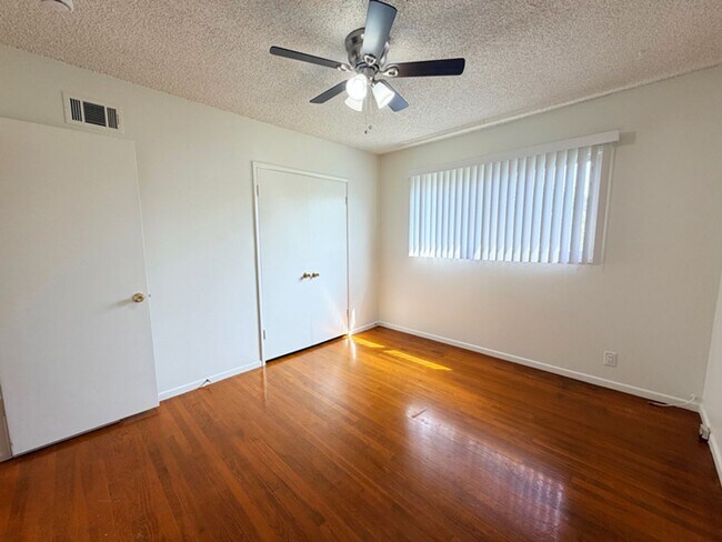 Building Photo - 4 Bdrm/2 Bath Home w/Garage and Yard in Fu...