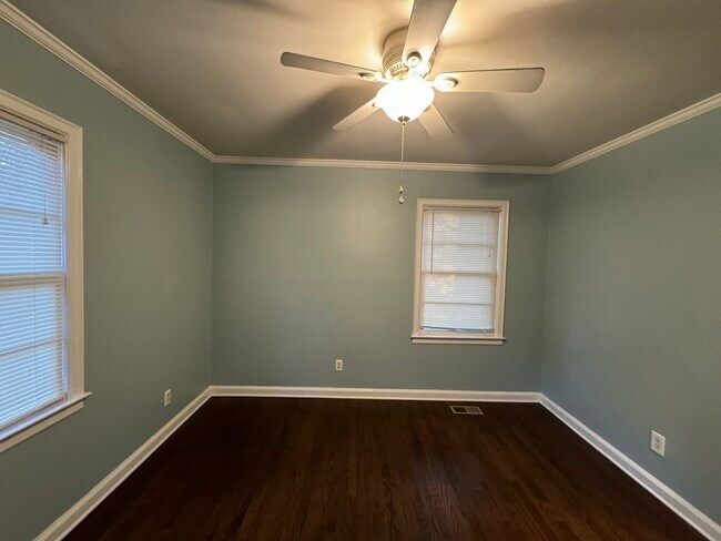 Building Photo - 3494 Maryvale Dr