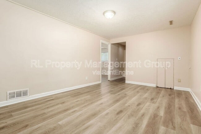 Building Photo - 1495 Yates Dr
