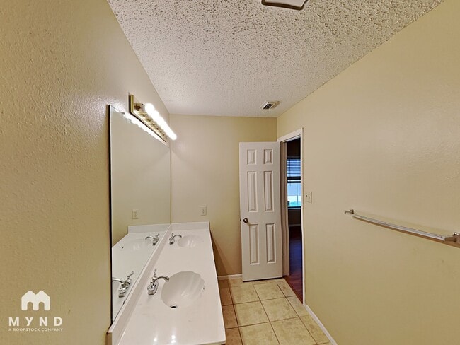 Building Photo - 21638 Longwood