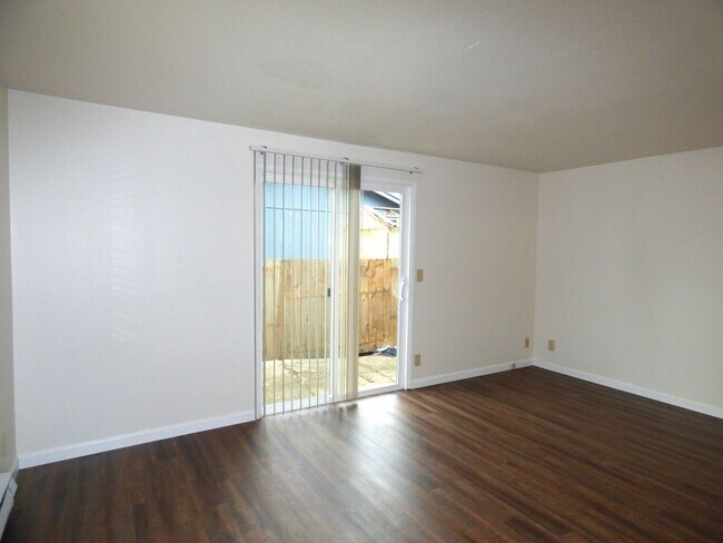 Building Photo - 2 bed 1.5 bath Townhome in Keizer