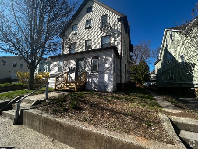 Building Photo - 18 Roberts St