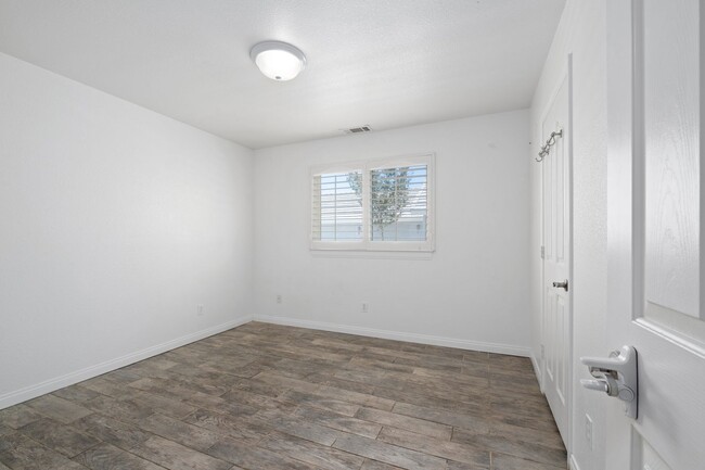 Building Photo - Beautiful 4-Bedroom, 2.5-Bathroom Home in ...