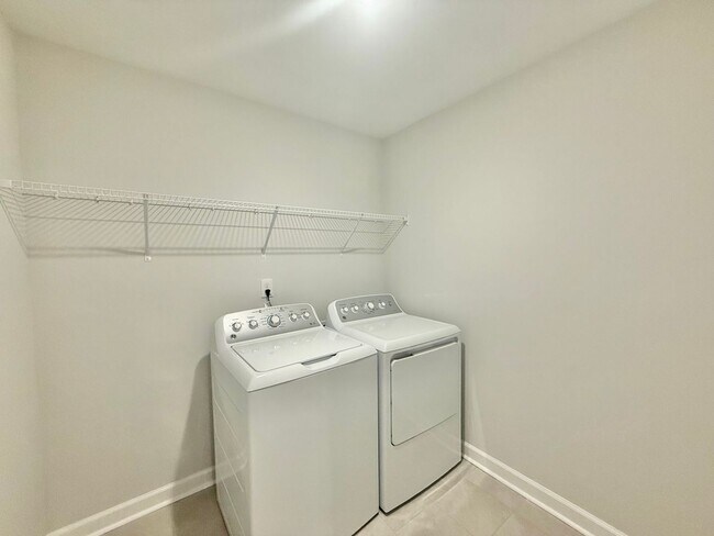 Building Photo - 443 White Oak Gdn Wy