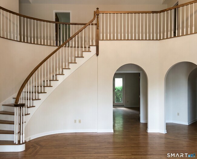 Building Photo - 27 Kings Hwy N