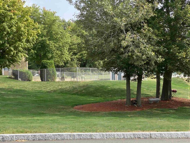 Building Photo - 383 Huse Rd