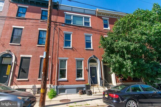 Building Photo - 1921 Poplar St