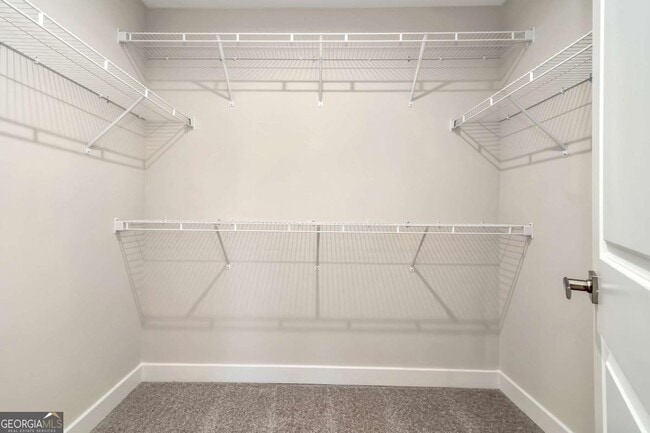 Building Photo - 555 Thatch Ter