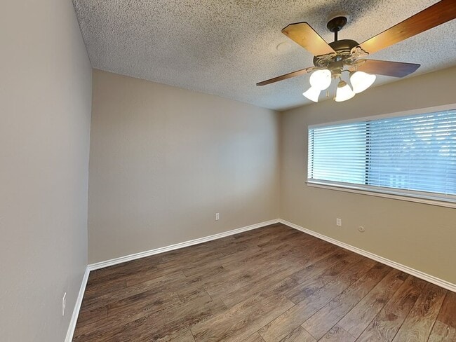 Building Photo - 445 Hillside Dr