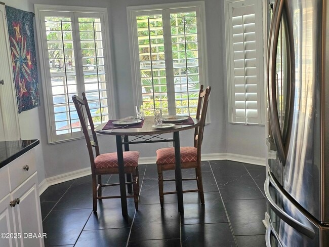 Building Photo - 6 Oak Village Dr