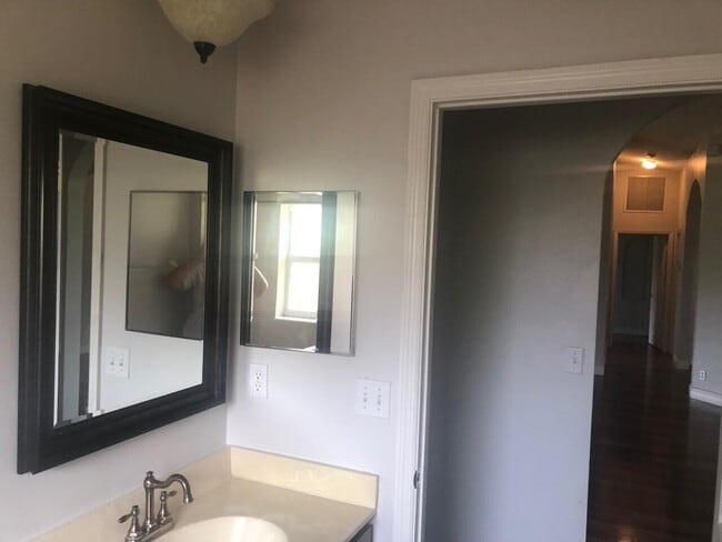 Building Photo - 1201 SW Idol Ave