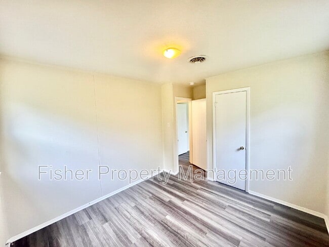 Building Photo - 2207 Beck Dr