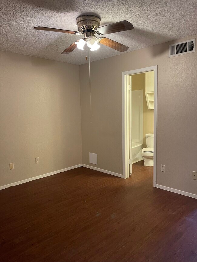 Building Photo - Casablanca Condo #121