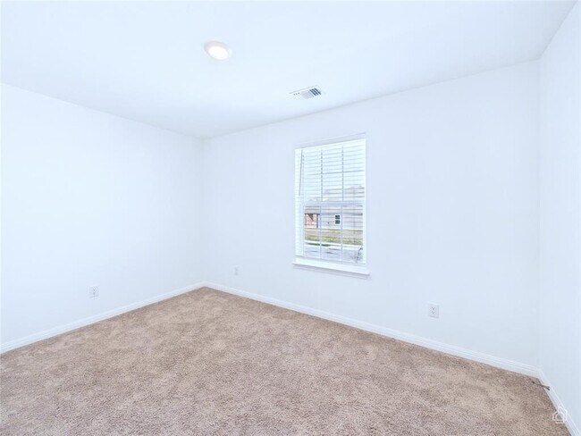 Building Photo - 525 Riverdale Dr