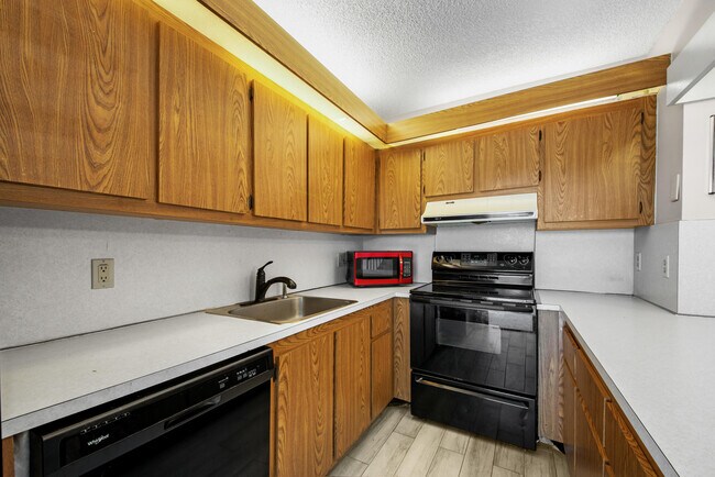 Building Photo - 388 Lake Arbor Dr