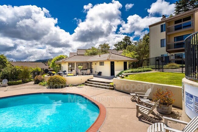 Building Photo - 3204 Golden Oaks Ln