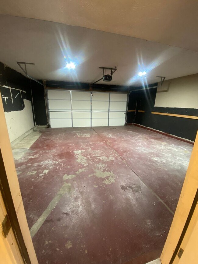 Building Photo - South Lafayette Modern and Spacious 4 Bed/...