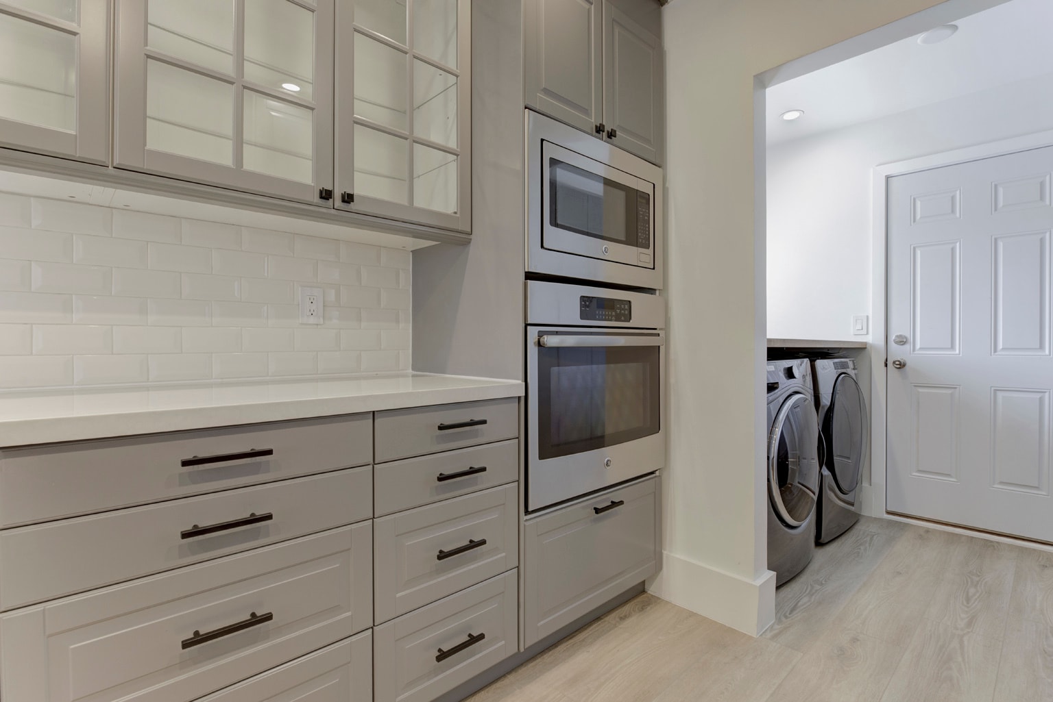 Building Photo - 247 N Oak Ave