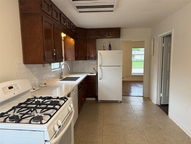 Building Photo - 4013 Newshire Dr