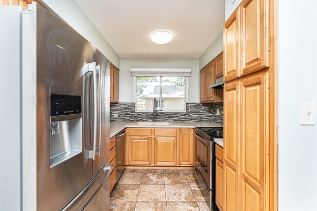 Building Photo - Great Tempe Townhouse