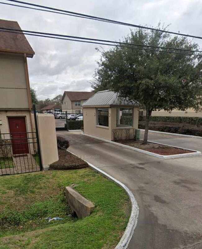 Building Photo - 1701 Upland Dr
