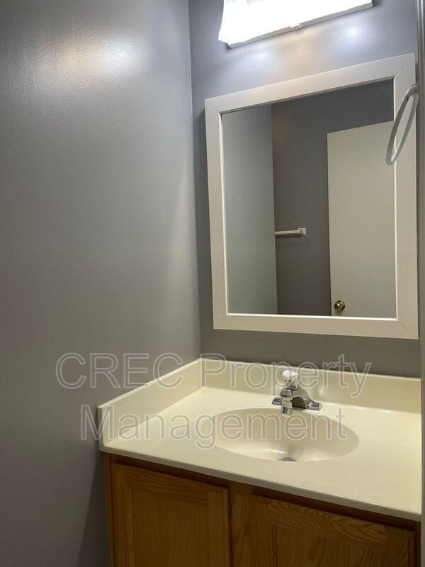 Building Photo - 204 2 Pond Loop