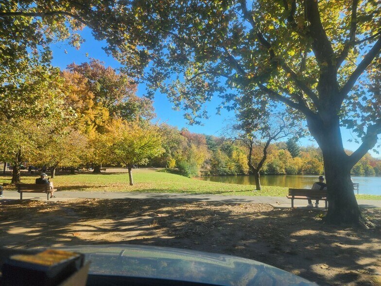 Building Photo - 280 S Boulevard