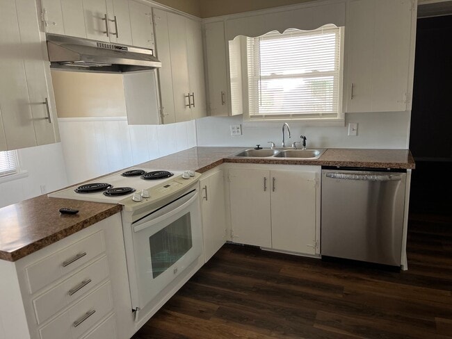 Building Photo - 3 Bed 1.5 Bath Home
