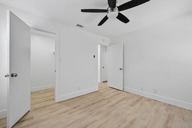 Building Photo - 2617 Ektom Dr