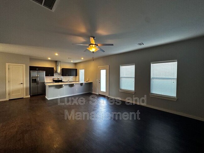 Building Photo - 17604 Sunny Hollow Rd
