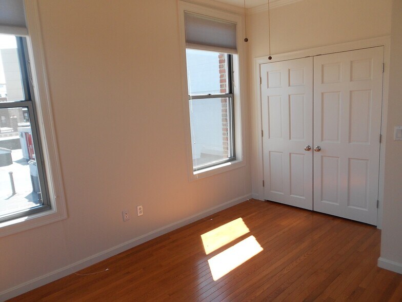 Building Photo - 18 Haviland St