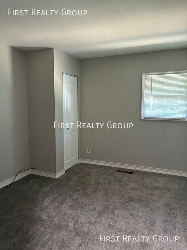 Building Photo - 4905 Porterfield Dr