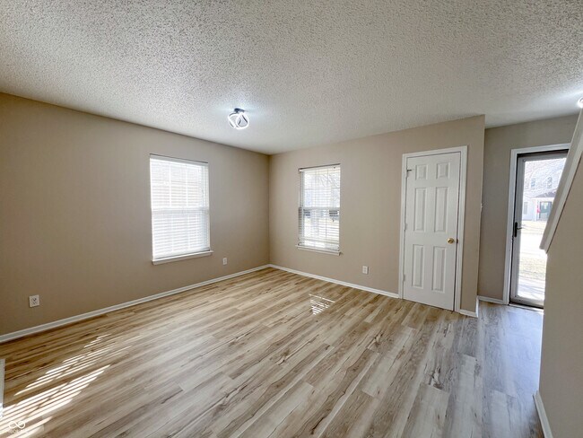 Building Photo - 14243 Holly Berry Cir