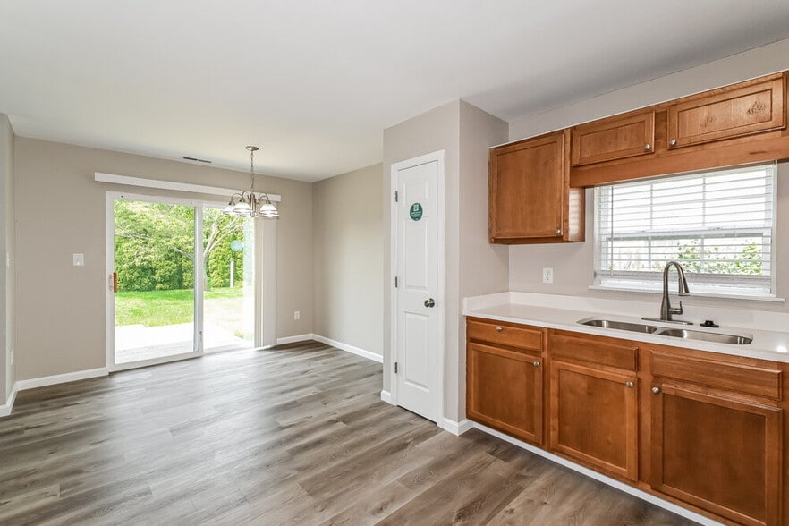 Building Photo - 302 Brookview Dr