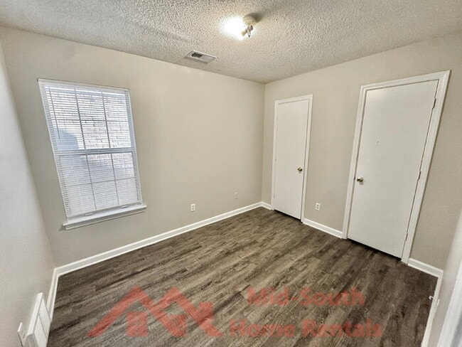 Building Photo - 5528 Ginners Dr