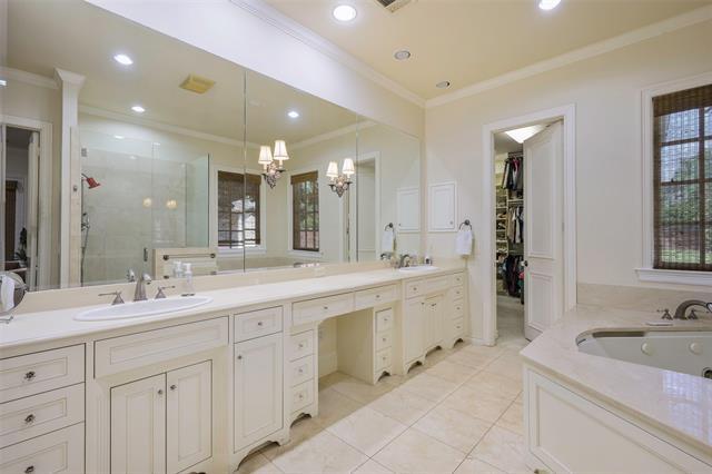 Building Photo - 6520 Twin Oaks Dr