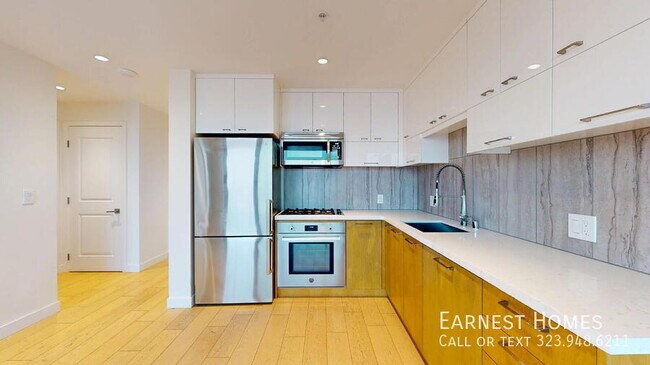 Building Photo - 400 S Broadway