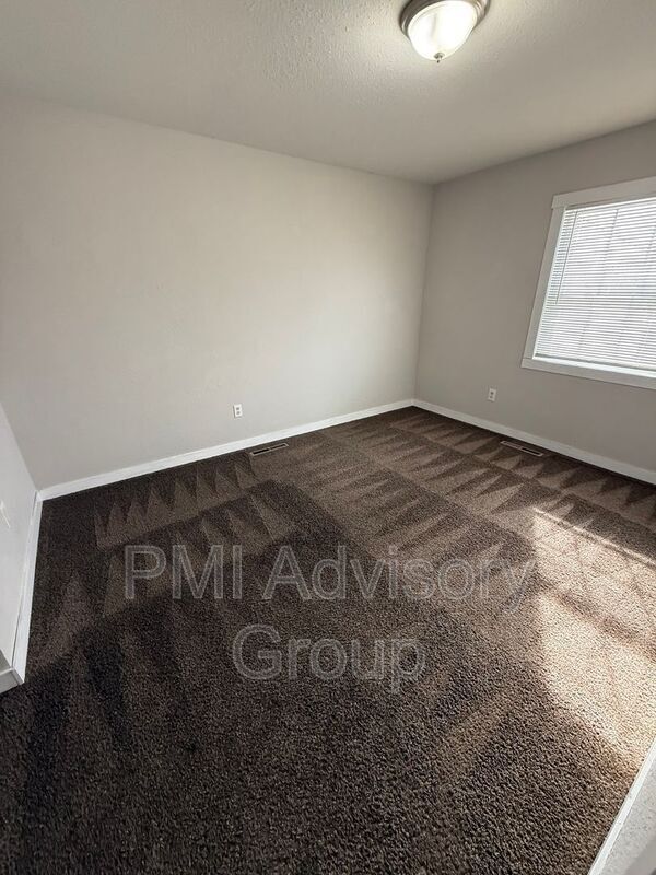 Building Photo - 544 SE Colfax Pl