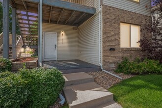 Building Photo - Spacious 2 bedroom home in the heart of Pa...