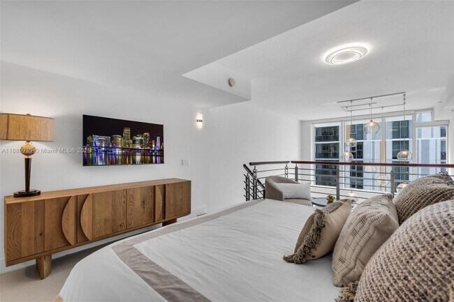 Building Photo - 41 SE 5th St