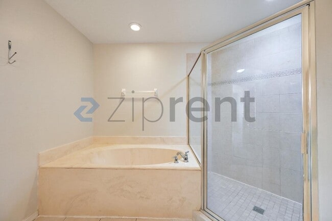 Building Photo - 3158 Antica St