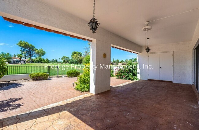 Building Photo - Beautiful Townhouse Overlooking The Golf C...