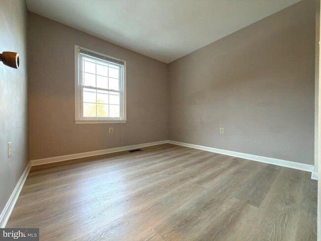 Building Photo - 7684 Green Garland Dr