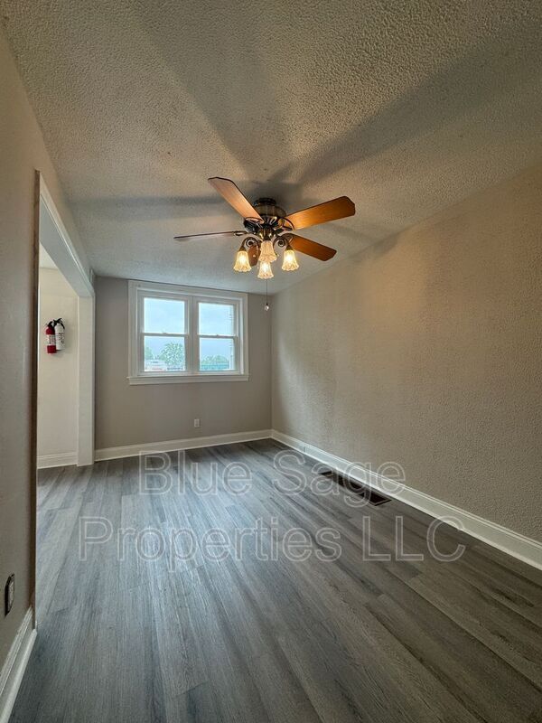 Building Photo - 228 W Wyncliffe Ave