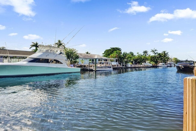 Building Photo - 2632 SE 10th Ct