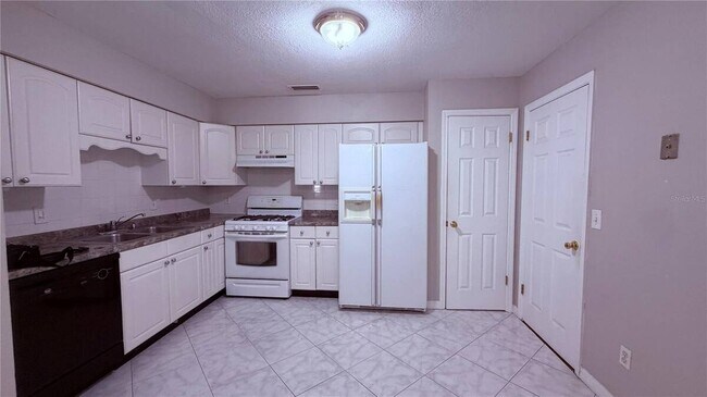 Building Photo - 400 Morrill Terrace